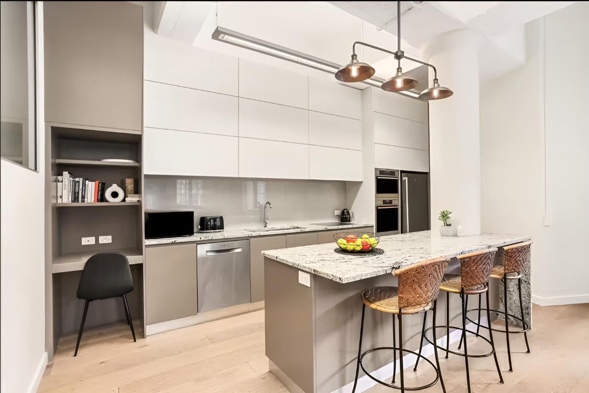 Apartment Renovated Warehouse Conversion In Heart Of Sydney