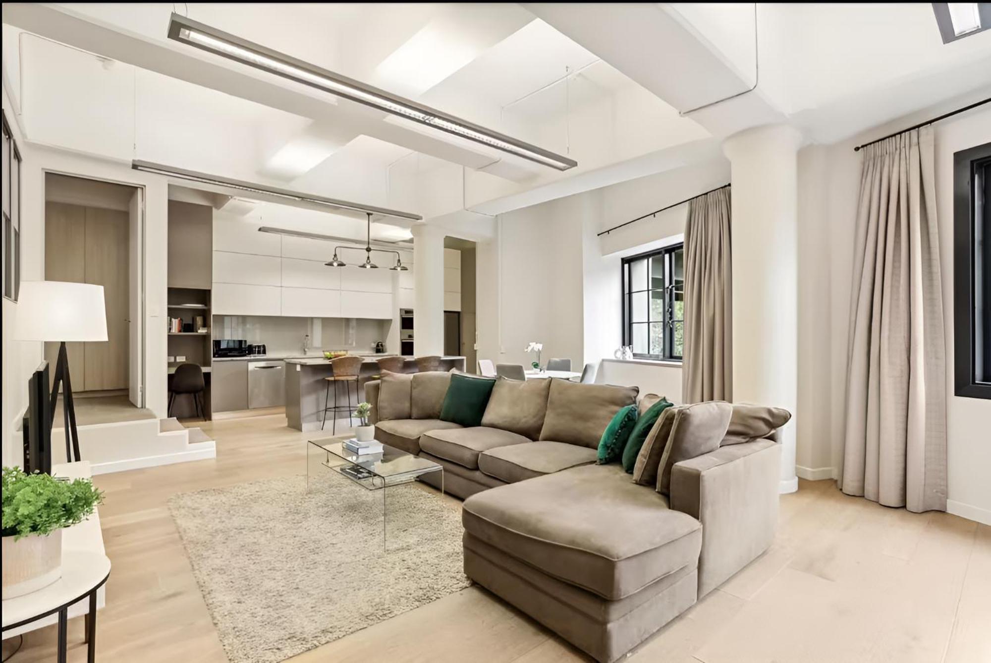 Renovated Warehouse Conversion In Heart Of Apartment *
