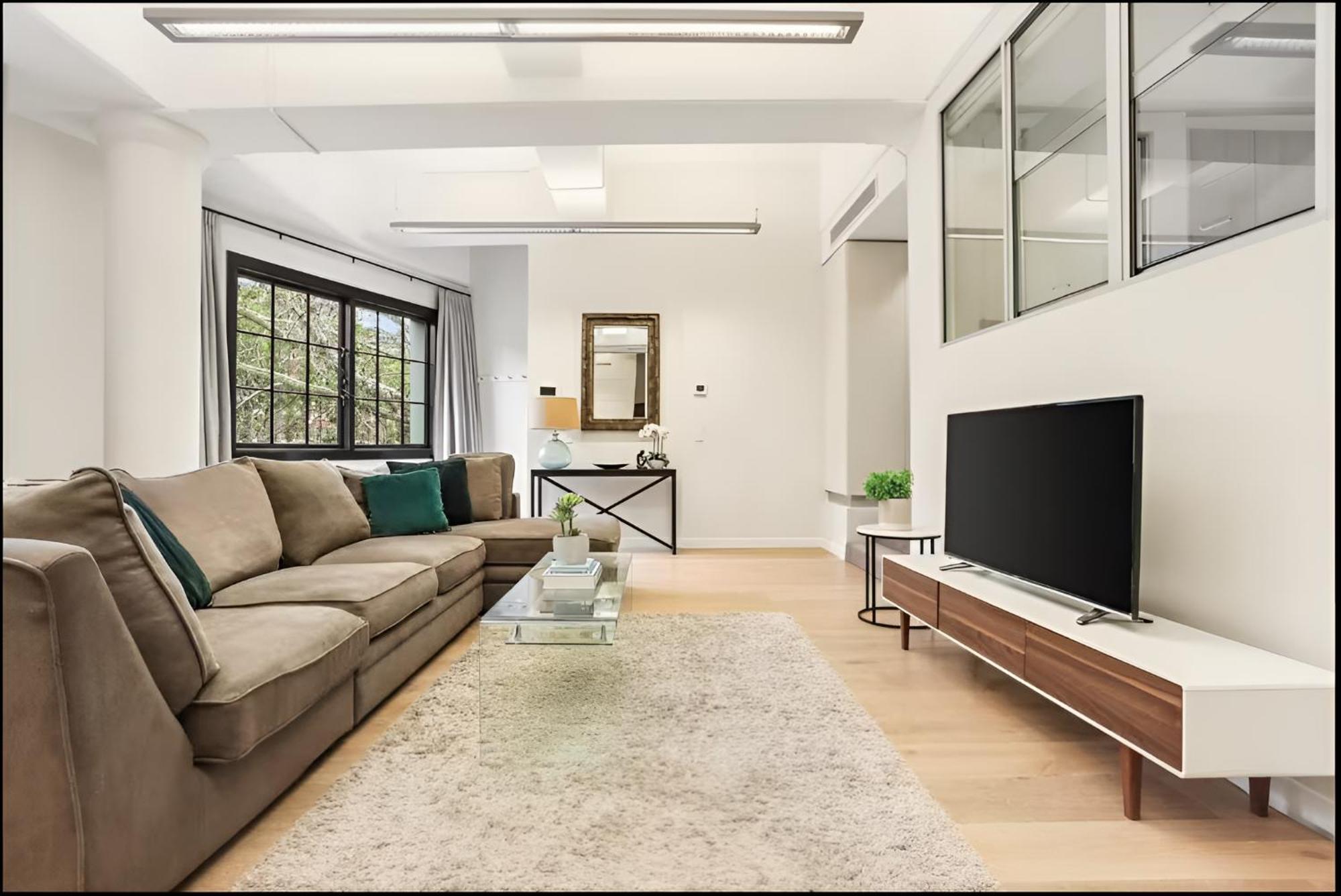 Renovated Warehouse Conversion In Heart Of Sydney